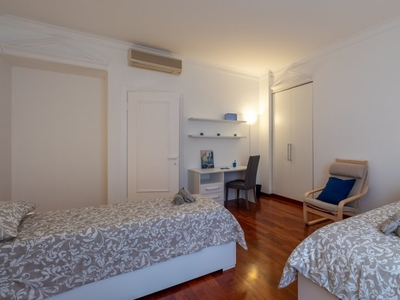 Posto letto in affitto in appartamento con 5 camere da letto a Conchetta