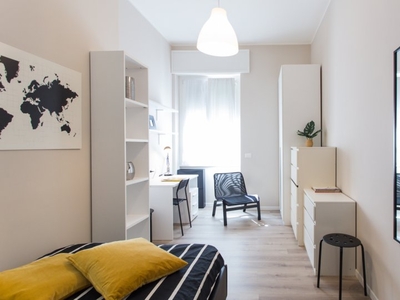 Stanza in affitto in appartamento con 4 camere da letto a Ticinese, Milano