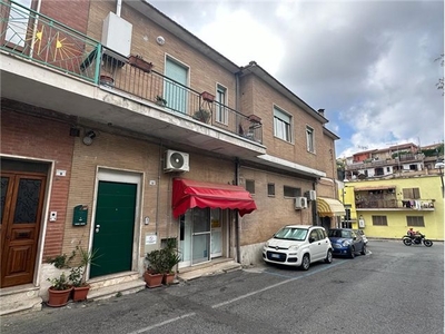 Appartamento in Piazza Alcide De Gasperi , Formello (RM)