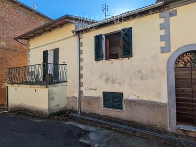 Casa semi indipendente abitabile in zona Casamaggiore a Castiglione del Lago