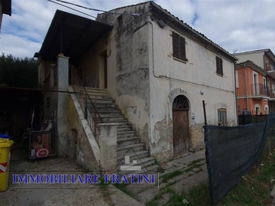 Casa singola da ristrutturare a Bellante