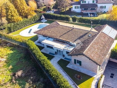 Villa di 900 mq in vendita Castelnuovo Rangone, Italia