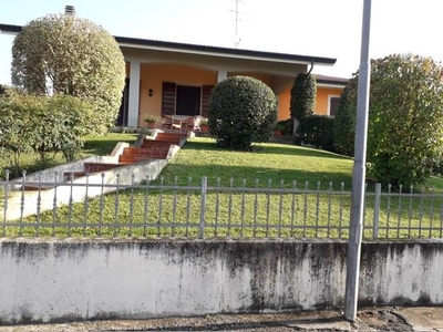 Villa in ottime condizioni in zona Cerlongo a Goito