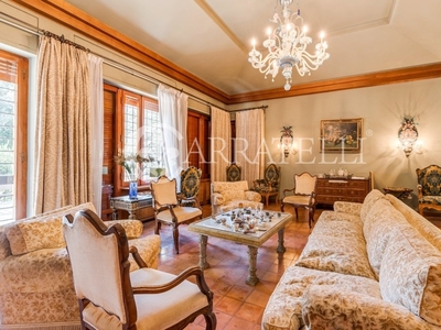 Villa in vendita 6 Stanze da letto a Grottaferrata