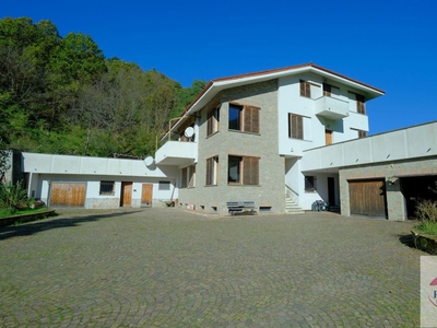 Villa in vendita 8 Stanze da letto a Rossiglione