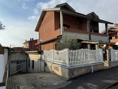 Villa In Vendita a Rivalta di Torino