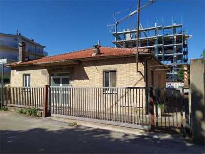 Villa in vendita in via salvo d'acquisto 22, Montesilvano