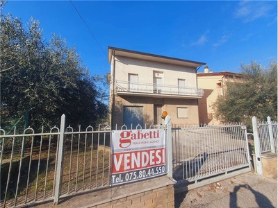 Casa Indipendente in Via San Bernardino Da Siena, 50, Assisi (PG)