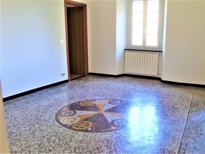 Appartamento a Campomorone, 5 locali, 1 bagno, 74 m², 1° piano