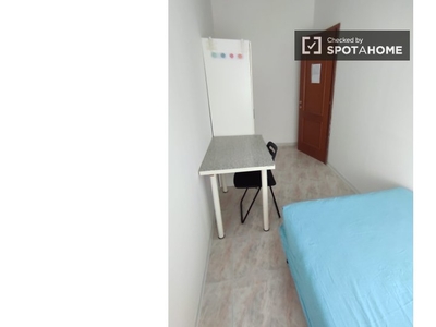 Camera in appartamento con 7 camere da letto all'EUR, Roma