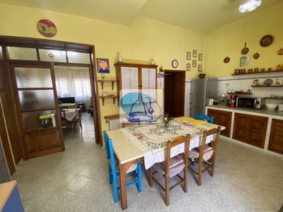 Casa indipendente con terrazzo, Viareggio darsena