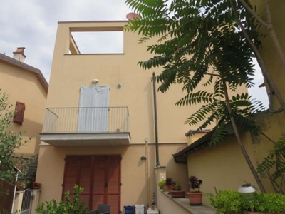 Quadrilocale in Via San Piero, Bientina, 1 bagno, giardino privato