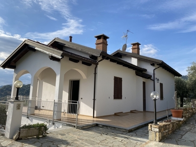 Villa in Via Mondin, Diano San Pietro, 4 locali, 210 m², 1° piano