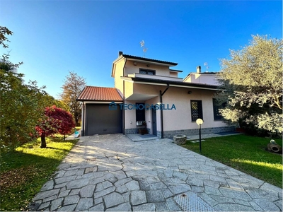 Villa in Via Montesanto, Arluno, 5 locali, 3 bagni, giardino privato
