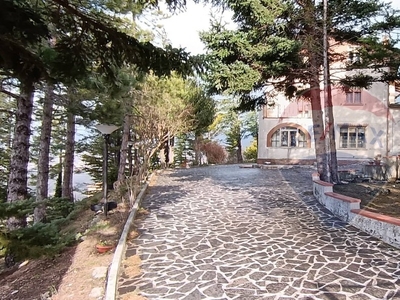 Villa in Via Pietro Bruschi, Fossato di Vico, 5 locali, 3 bagni