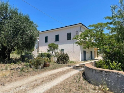 Villa con Dependance in Vendita a Portoferraio