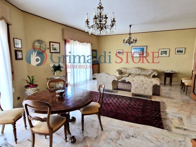 Appartamento in Vendita a Napoli, 950'000€, 150 m²