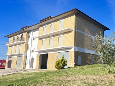 Casa 0 locali di 360 m² in Penna San Giovanni