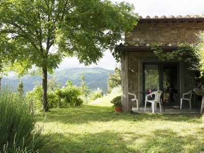 Casa a Vicchio con terrazza, piscina e giardino