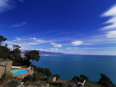 Casa indipendente con terrazzi, Ameglia montemarcello