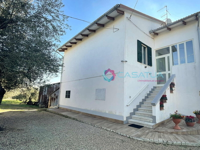 Casa indipendente di 140 mq in vendita - Loreto Aprutino