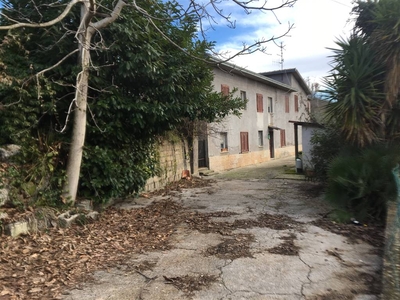 Casa semi indipendente in Via Amici 113 in zona Castelmassimo a Veroli