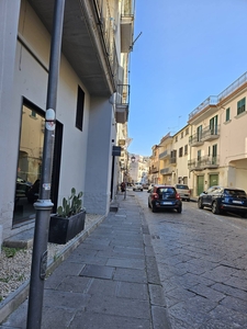 Locale commerciale da ristrutturare a Pomigliano d'Arco