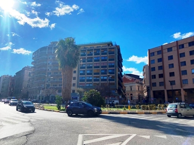 Quadrilocale in Via Domenico Scina'161 in zona Politeama a Palermo