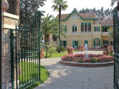 Villa 50 locali di 1.900 m² in Roseto degli Abruzzi