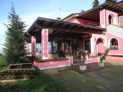 Villa di 400 mq in vendita - Pietra de' Giorgi