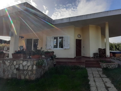 Villa in ottime condizioni in zona Simeri Mare a Simeri Crichi