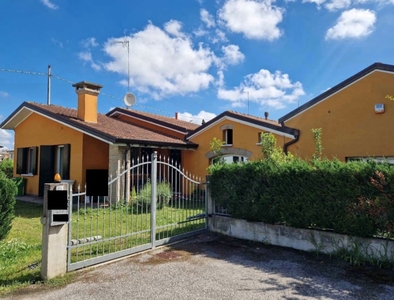 villa in vendita a Porto Viro