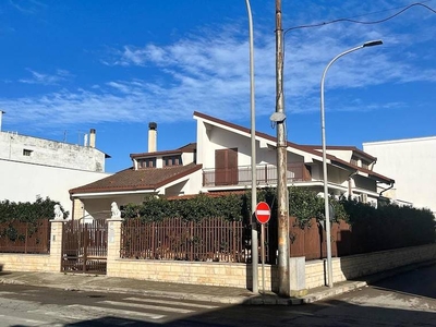 Villa in vendita a Sava, Via Vittorio Emanuele III, 164 - Sava, TA