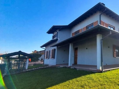 villa indipendente in vendita a Azzano Mella