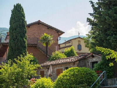 Appartamento con giardino e piscina - San Donato Fronzano