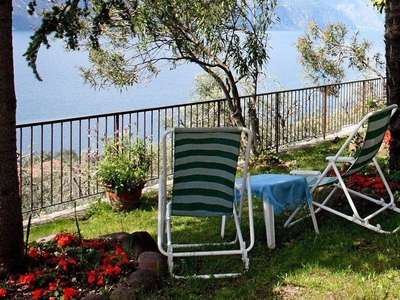 Appartamento con terrazza vicino al Lago di Garda con WiFi e asciugatrice