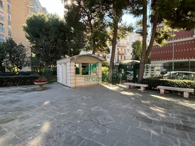Appartamento in Affitto a Bari, zona Poggiofranco, 900€, 200 m²