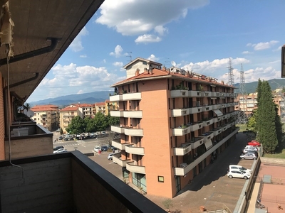 Appartamento in Vendita a Arezzo, zona Via Montefalco, 270'000€, 120 m², arredato