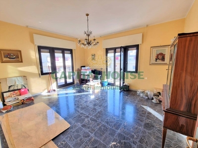 Appartamento in Vendita a Caserta, zona Caserta Ferrarecce, 245'000€, 140 m²