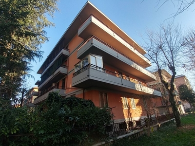 Appartamento in Vendita a Modena, zona Morane, 440'000€, 215 m², con Box