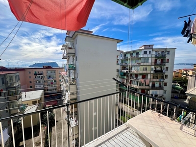 Bilocale in Vendita a Napoli, zona Bagnoli, 239'000€, 63 m²