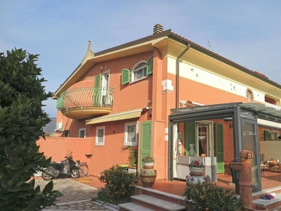 Casa di prestigio in vendita Via Pellini, Carrara, Toscana