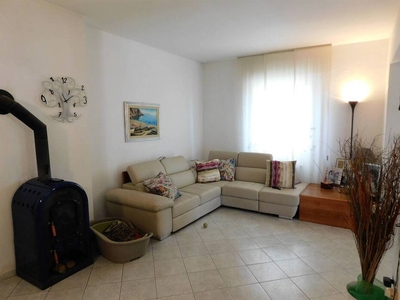 In Vendita: Spazioso Appartamento con Vista Mare a Follonica Centro, Toscana