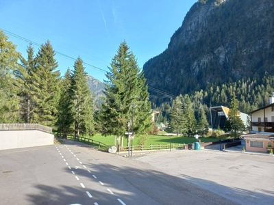 Garage in vendita a Campitello di Fassa strèda Veia, 15