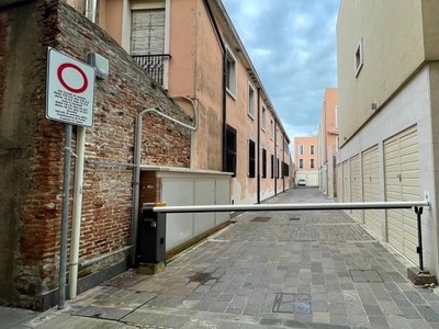 Garage in vendita a Chioggia calle Santa Croce