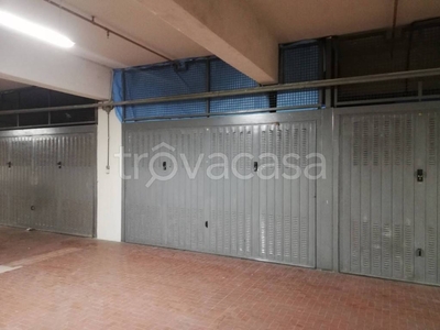 Garage in vendita a Torino via Pietro Pomponazzi, 8