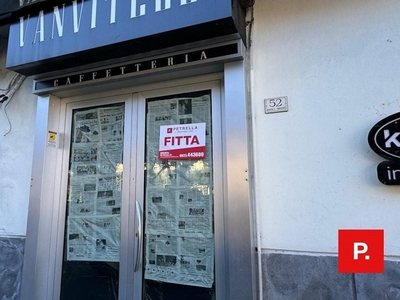 Immobile commerciale in Affitto a Caserta, zona Centro, 2'500€, 78 m²