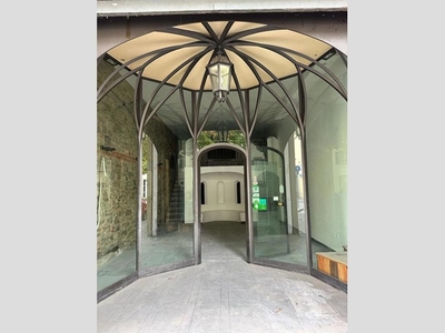 Negozio in Affitto a Arezzo, 750€, 70 m²