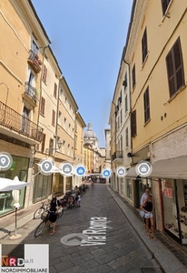 Negozio/Locale commerciale in Affitto in a Mantova