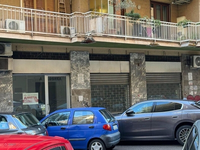 Negozio/Locale commerciale in Affitto in Via Madonna di Fatima a Salerno